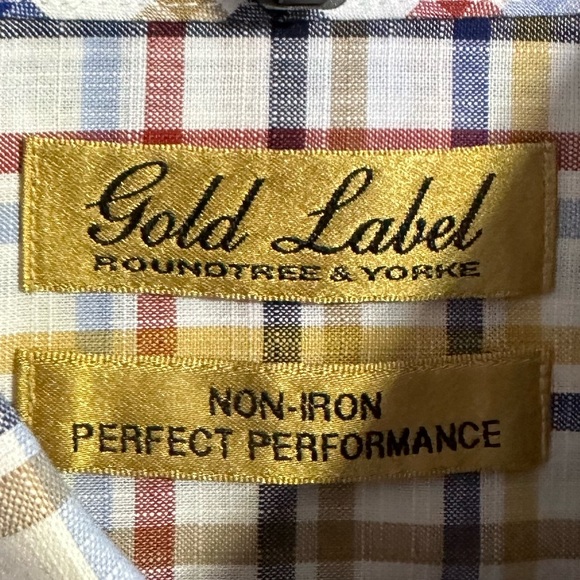 A Roundtree and Yorke Gold label, noniron button down shirt - Picture 6 of 8